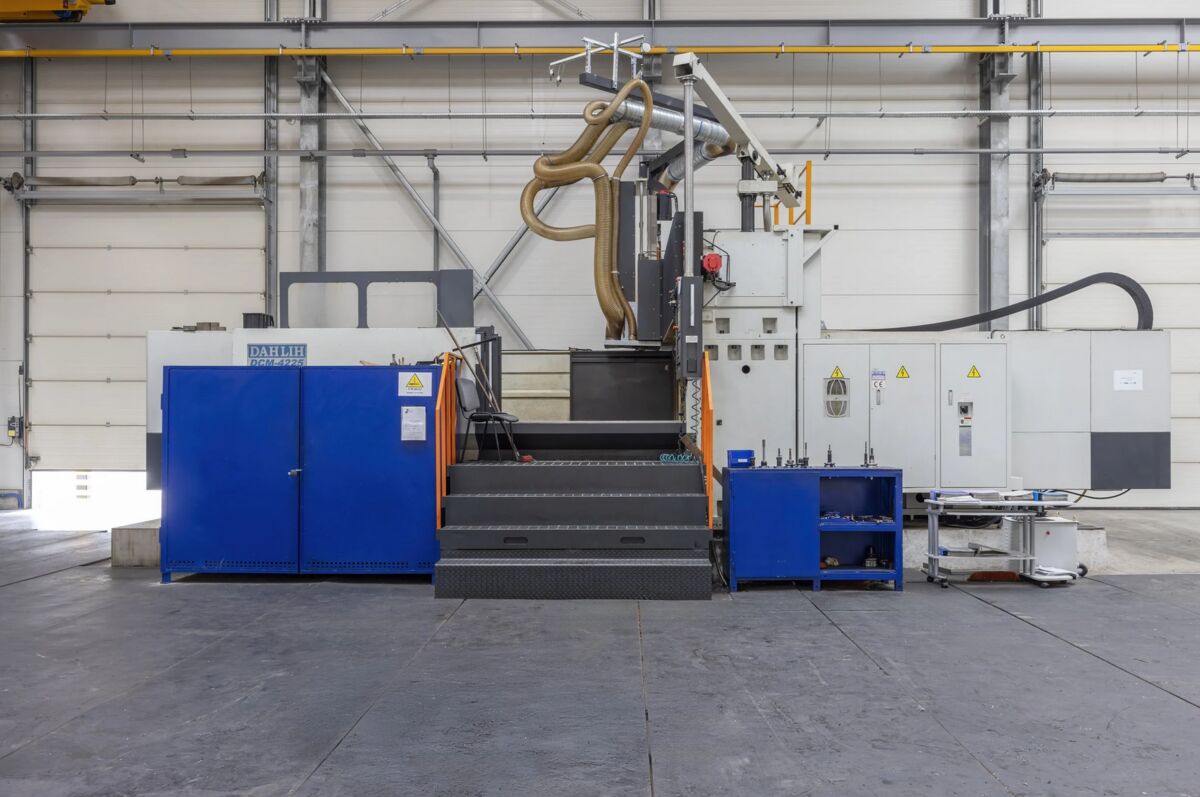 DAHLIH DCM4225 — CNC Frezarka bramowa